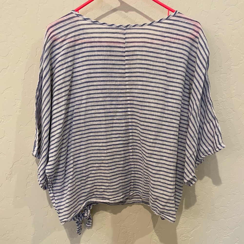 Oversized blue and white striped shirt. - Picture 2 of 4